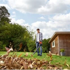 Black & Decker BLACK+DECKER BEBLV300SB-QS Bladblazer - 404 Km/u - 3000W - Zuig-/blaasfunctie - Gesnoerd -Woonwinkel 1200x1195