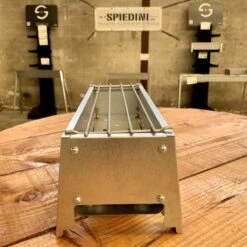 Spiedini Saté-bbq Bali 40 Mini - Kleine, Smalle Houtskoolbarbecue Met Horizontaal Rooster Voor Sate Of Andere Spiesjes - 40 Cm Lang, 11 Cm Breed, 14 Cm Hoog - Ideaal Voor Tuin- Of Open Haard, Of Balkon - Materiaal: Gealuminiseerd Ijzer 13 Spiedini Saté-bbq Bali 40 Mini - Kleine, Smalle Houtskoolbarbecue Met Horizontaal Rooster Voor Sate Of Andere Spiesjes - 40 Cm Lang, 11 Cm Breed, 14 Cm Hoog - Ideaal Voor Tuin- Of Open Haard, Of Balkon - Materiaal: Gealuminiseerd Ijzer -Woonwinkel 1200x1200 1005