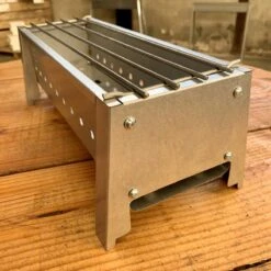 Spiedini Saté-bbq Bali 40 Mini - Kleine, Smalle Houtskoolbarbecue Met Horizontaal Rooster Voor Sate Of Andere Spiesjes - 40 Cm Lang, 11 Cm Breed, 14 Cm Hoog - Ideaal Voor Tuin- Of Open Haard, Of Balkon - Materiaal: Gealuminiseerd Ijzer 14 Spiedini Saté-bbq Bali 40 Mini - Kleine, Smalle Houtskoolbarbecue Met Horizontaal Rooster Voor Sate Of Andere Spiesjes - 40 Cm Lang, 11 Cm Breed, 14 Cm Hoog - Ideaal Voor Tuin- Of Open Haard, Of Balkon - Materiaal: Gealuminiseerd Ijzer -Woonwinkel 1200x1200 1006