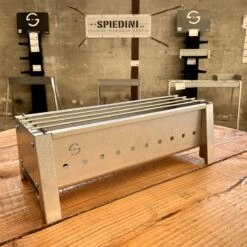 Spiedini Saté-bbq Bali 40 Mini - Kleine, Smalle Houtskoolbarbecue Met Horizontaal Rooster Voor Sate Of Andere Spiesjes - 40 Cm Lang, 11 Cm Breed, 14 Cm Hoog - Ideaal Voor Tuin- Of Open Haard, Of Balkon - Materiaal: Gealuminiseerd Ijzer 18 Spiedini Saté-bbq Bali 40 Mini - Kleine, Smalle Houtskoolbarbecue Met Horizontaal Rooster Voor Sate Of Andere Spiesjes - 40 Cm Lang, 11 Cm Breed, 14 Cm Hoog - Ideaal Voor Tuin- Of Open Haard, Of Balkon - Materiaal: Gealuminiseerd Ijzer -Woonwinkel 1200x1200 1008