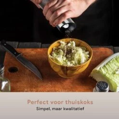 DODANA Premium Peper - & Zoutmolen Elektrisch - 1 Stuk - Pepermolen - Zoutmolen - Oplaadbaar - USB - Elektrische Pepermolen - RVS - Zwaartekracht Functie - LED Lamp - Nl Handleiding - Incl Borsteltje -Woonwinkel 1200x1200 1061