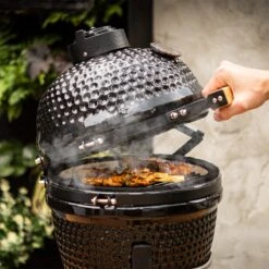 BluMill Kamado BBQ Egg - Kamado 13 Inch - Incl. Vlees Thermometer - Houtskoolbarbecues - Zwart - Ø 27cm -Woonwinkel 1200x1200 1143