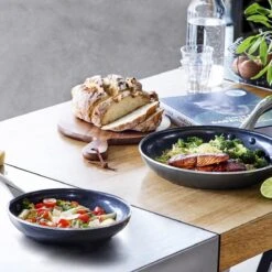 Dagelijkse Kost - Koekenpannenset 2-delig - ø20+28cm - Inductie - Anti-aanbak - PFAS-vrij 25 Dagelijkse Kost - Koekenpannenset 2-delig - ø20+28cm - Inductie - Anti-aanbak - PFAS-vrij -Woonwinkel 1200x1200 1338