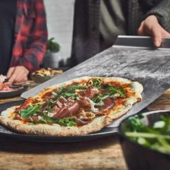 Burnhard Pizzasteen 38 X 30 X 1,5 Cm + Pizzaschep 31 Burnhard Pizzasteen 38 X 30 X 1,5 Cm + Pizzaschep -Woonwinkel 1200x1200 1700