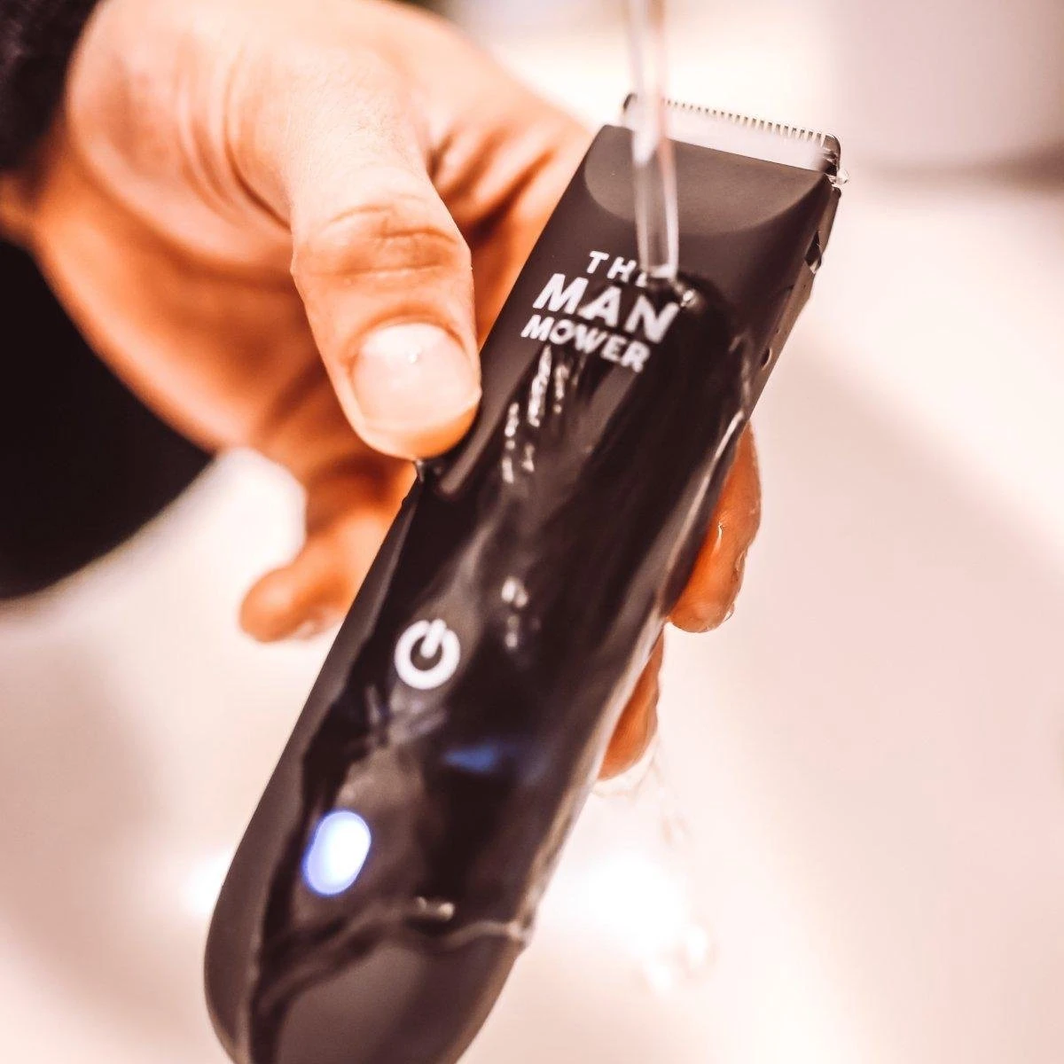 BALZY BushBuster 3.0 - Trimmer - Scheerapparaat - Haartrimmer - Bodygroomer - SafeShave Technologie - Waterdicht - Veilig Scheren - Oplaadbaar 4 BALZY BushBuster 3.0 - Trimmer - Scheerapparaat - Haartrimmer - Bodygroomer - SafeShave Technologie - Waterdicht - Veilig Scheren - Oplaadbaar - Afbeelding 2