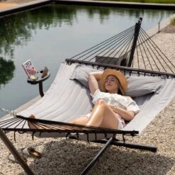 Vita5 Hangmat Met Standaard En Spreidstok – 2 Persoons – Incl. Bekerhouder - Afneembaar Kussen – Uv-bestendig – Lichtgrijs -Woonwinkel 1200x1200 240