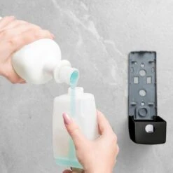 Vog&Arths - Zeepdispenser Wandmontage - Hangend Zeeppompje Muur - Zwart - Mechanische Zeep Pomp - 350ML - Zonder Batterijen! -Woonwinkel 1200x1200 2534