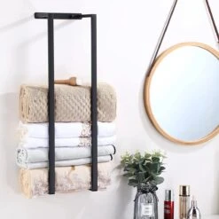 Handdoekrek - 70 Cm - RVS - Handdoekhouder BaderiQ Paris Large - MODEL 2023 - Schroeven Of Plakken - Handdoekenhouders - Handdoekhaak - Handdoek Organizer - Rvs Mat Zwart Poedercoating - Large H70xB20xD14 - Ook Beschikbaar In 40 Cm -Woonwinkel 1200x1200 2555