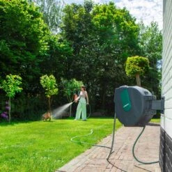 VONROC Automatische Slanghaspel – Incl. 25m Tuinslang, Aansluitslang, Spuitstuk, Koppelingen & Kraanaansluiting -Woonwinkel 1200x1200 499