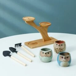 Luxe Bamboe Houten Boom Met 3 Keramiek Uil Bloempotten/Plantenpotten Op Standaard/Voet Voor Binnen En Buiten - Modern Design Bloempot/Plantenpot Op Poten/Pootjes-Plantenbak Mini Cactus Nep Plant Pot Houder - Kleine Bloembakken Plantenrek/Plantenkurk 17 Luxe Bamboe Houten Boom Met 3 Keramiek Uil Bloempotten/Plantenpotten Op Standaard/Voet Voor Binnen En Buiten - Modern Design Bloempot/Plantenpot Op Poten/Pootjes-Plantenbak Mini Cactus Nep Plant Pot Houder - Kleine Bloembakken Plantenrek/Plantenkurk -Woonwinkel 1200x1200 713