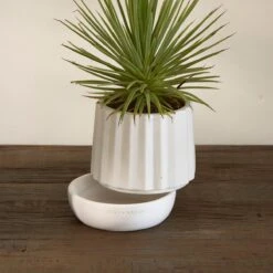 Riviera Maison Plantenbak Rond, Bloempot Met Ribbel - RM Let It Grow Planter - Wit - Porselein - Maat S -Woonwinkel 1200x1200 776