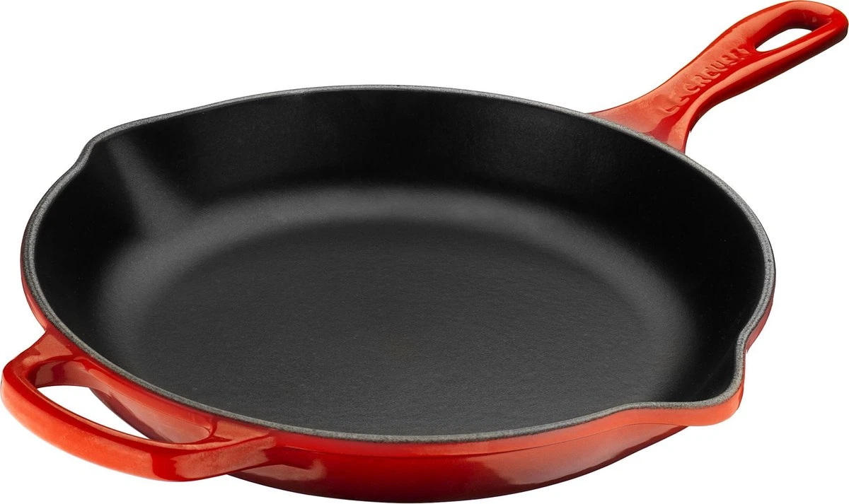 Le Creuset - Gietijzeren Ronde Skillet In Kersenrood 23cm 3 Le Creuset - Gietijzeren Ronde Skillet In Kersenrood 23cm