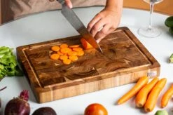 VDN Professionele Snijplank Acacia Hout Met Sapgeul En Handvatten – Hakblok 26x38x3.5 Cm -Woonwinkel 1200x799 134