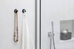 Brabantia ReNew Handdoekhaakjes - 2 Stuks - Dark Grey 15 Brabantia ReNew Handdoekhaakjes - 2 Stuks - Dark Grey -Woonwinkel 1200x799 147