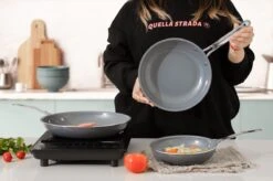 Swiss Pro+ - Koekenpannenset - 3 Delig - Keramisch - Inductie - Milieuvriendelijk - PFAS - PFOA Vrij - Sapphire Green 26 Swiss Pro+ - Koekenpannenset - 3 Delig - Keramisch - Inductie - Milieuvriendelijk - PFAS - PFOA Vrij - Sapphire Green -Woonwinkel 1200x799 52