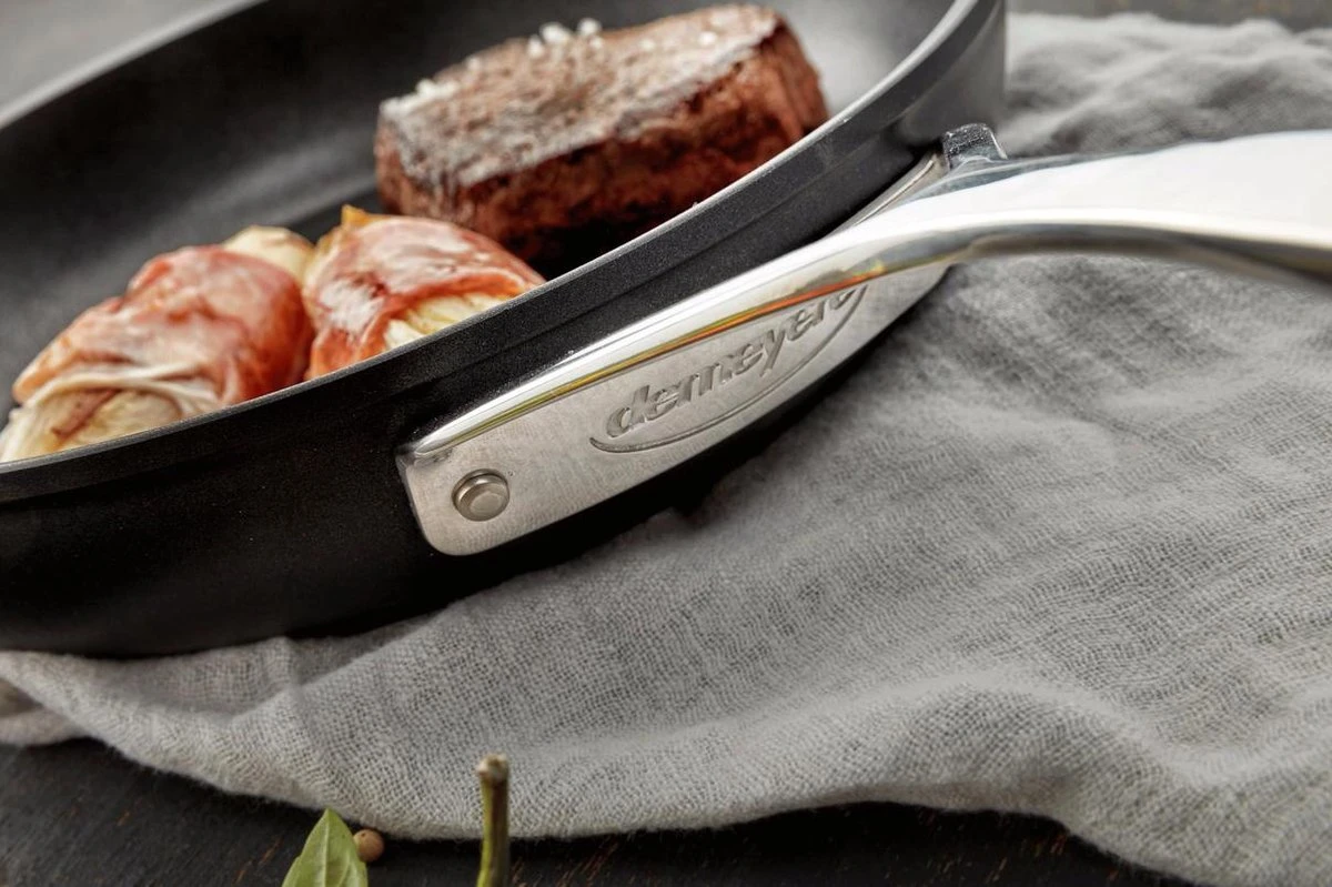 Demeyere Alu Pro Dura Glide Koekenpan - Ø 24 & Ø 28cm - Titanium 5 Demeyere Alu Pro Dura Glide Koekenpan - Ø 24 & Ø 28cm - Titanium - Afbeelding 3