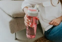 Kambukka Lagoon Drinkfles 750ml - Rose Lemonade Met Geïntegreerd Rietje -Woonwinkel 1200x800 199