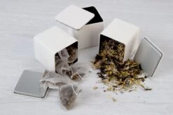 Theedoos Van ZENZYTEA® - Bamboe - Theedoos 9 Vaks - Inclusief 3 Theeblikken Voor Losse Thee - Geschikt Voor Grote & Kleine Theezakjes - Vierkant - Grote Vakken - Luxe Verpakking - Cadeau 16 Theedoos Van ZENZYTEA® - Bamboe - Theedoos 9 Vaks - Inclusief 3 Theeblikken Voor Losse Thee - Geschikt Voor Grote & Kleine Theezakjes - Vierkant - Grote Vakken - Luxe Verpakking - Cadeau -Woonwinkel 1200x800 243