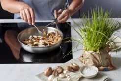 Demeyere Essential 5 RVS Koekenpan – Koekenpan Inductie - 28 Cm – PTFE-vrij 11 Demeyere Essential 5 RVS Koekenpan – Koekenpan Inductie - 28 Cm – PTFE-vrij -Woonwinkel 1200x800 322