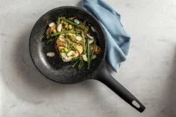 Sola - Fair Cooking Zwart/wit Greblon Anti Aanbaklaag 10 Sola - Fair Cooking Zwart/wit Greblon Anti Aanbaklaag -Woonwinkel 1200x800 338