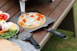 Bighorn Pizzaschep Voor BBQ En Oven-Inklapbare Handgreep -Pizzasnijder- Edelstaal -geschikt Als Broodschep En Ovenschep - SRPT01 -Woonwinkel 1200x800 339