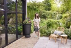 Elho Green Basics Regenton Plus 105 - Regenton Voor Kweken En Oogsten - Ø 58.4 X H 80.4 Cm - Zwart/Living Black 10 Elho Green Basics Regenton Plus 105 - Regenton Voor Kweken En Oogsten - Ø 58.4 X H 80.4 Cm - Zwart/Living Black -Woonwinkel 1200x801 3