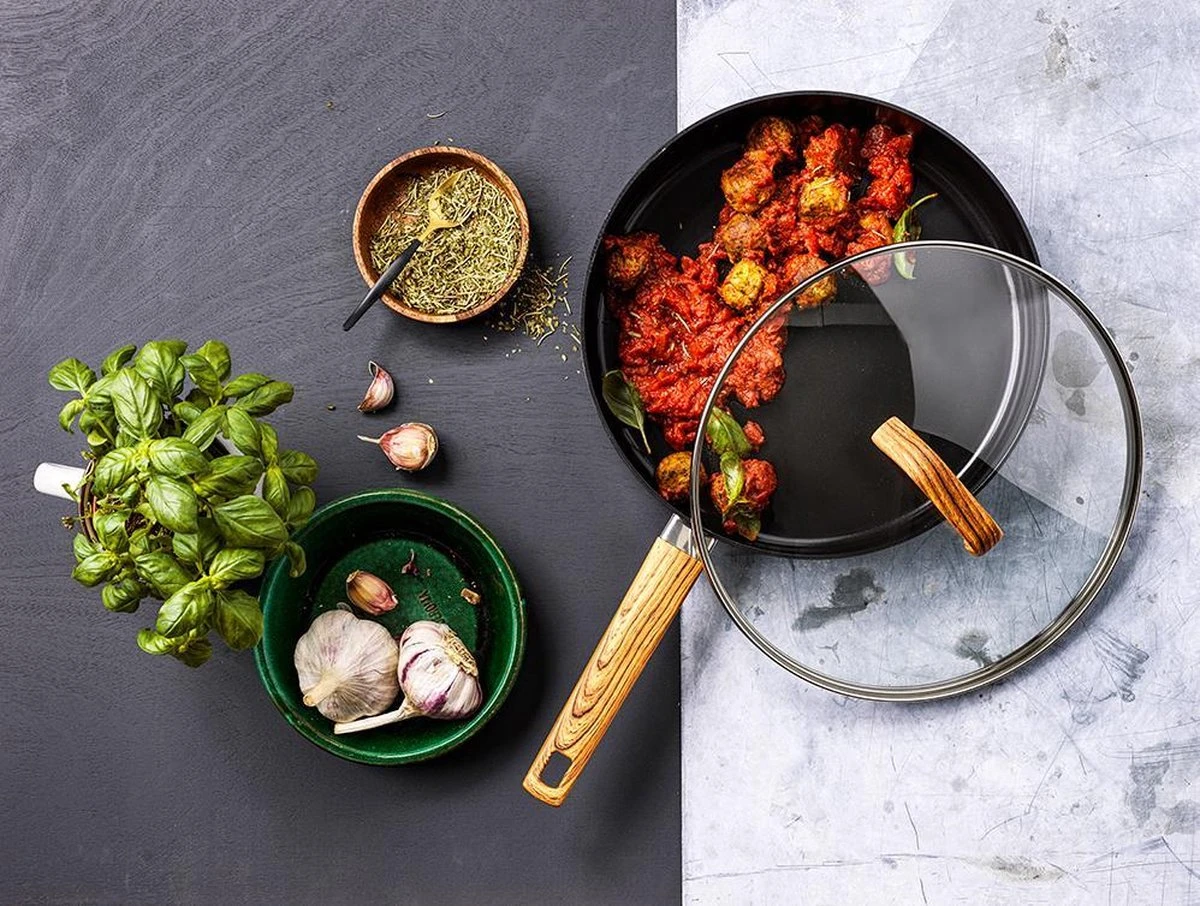 Gero Mark Hapjespan Met Deksel Ø 28 Cm - Aluminium - Inductie - PFAS-vrij 5 Gero Mark Hapjespan Met Deksel Ø 28 Cm - Aluminium - Inductie - PFAS-vrij - Afbeelding 3