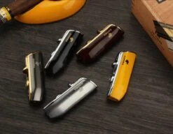 Cohiba® Sigarenaansteker - Sigarenboor - Sigaren - Sigaar - Cohiba Aansteker - Sigarenboor - Sigaren Accessoires - Sigarenknipper - Sigaar Aansteker - Cohiba - Incl. Luxe Geschenkdoos - Zwart 13 Cohiba® Sigarenaansteker - Sigarenboor - Sigaren - Sigaar - Cohiba Aansteker - Sigarenboor - Sigaren Accessoires - Sigarenknipper - Sigaar Aansteker - Cohiba - Incl. Luxe Geschenkdoos - Zwart -Woonwinkel 1200x934 3