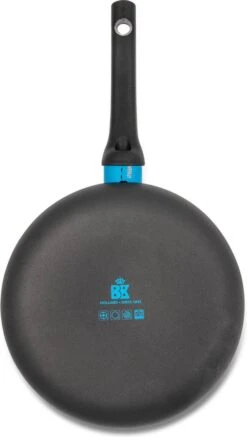 BK Blue Label Basics Hapjespan - Ø 24 Cm - Keramisch (PFAS Vrij) - Geen Inductie -Woonwinkel 679x1200