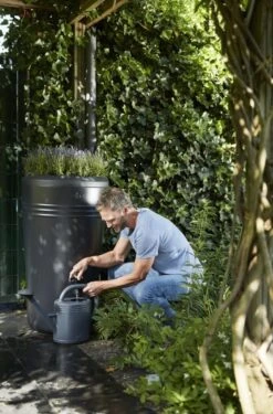 Elho Green Basics Regenton - Regenton - Living Black - Buiten - 200 Liter -Woonwinkel 790x1200 1