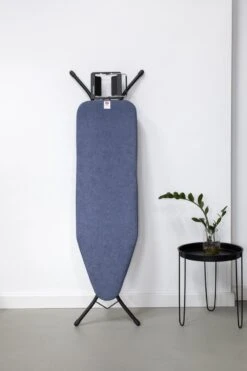 Brabantia Strijkplank B - Met Strijkijzerhouder - 124x38 Cm - Denim Blue 18 Brabantia Strijkplank B - Met Strijkijzerhouder - 124x38 Cm - Denim Blue -Woonwinkel 799x1200 3