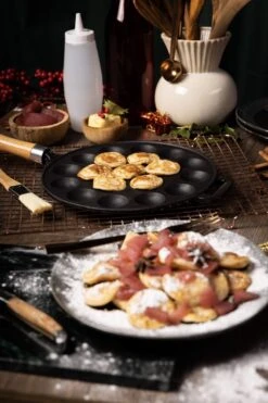 Blackwell Poffertjespan - Met Houten Steel - Gietijzer - ø 24 Cm 9 Blackwell Poffertjespan - Met Houten Steel - Gietijzer - ø 24 Cm -Woonwinkel 799x1200 31