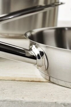 Demeyere Restoline 3 RVS Koekenpan – Koekenpan Inductie - 32 Cm – PTFE-vrij 15 Demeyere Restoline 3 RVS Koekenpan – Koekenpan Inductie - 32 Cm – PTFE-vrij -Woonwinkel 799x1200 32