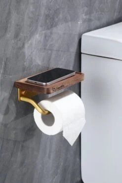 Lopoleis WC Rolhouder – Luxe Toiletrolhouder Walnoothout – Goud – Zelfklevend – WC Rolhouder Zonder Boren – Toiletrolhouder Met Plankje – WC Rolhouder Goud – Badkamer Accessoires -Woonwinkel 800x1200 131
