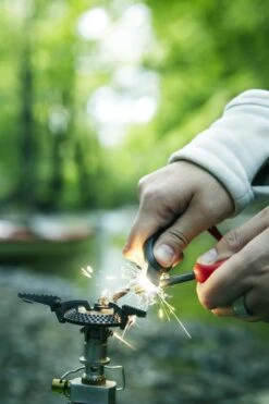 Light My Fire FireSteel Scout Bio Blauw + Noodfluit Milieuvriendelijke Vuurmaker Magnesium Aansteker 9 Light My Fire FireSteel Scout Bio Blauw + Noodfluit Milieuvriendelijke Vuurmaker Magnesium Aansteker -Woonwinkel 800x1200 68