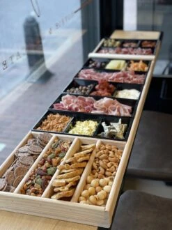 Sjoelbak - Borrelsjoelbak - Hapjesplank - Borrelplank - Mini Sjoelbak 120 Cm Met Zwarte Bakjes - Kleine Sjoelbakken -Woonwinkel 899x1200 3