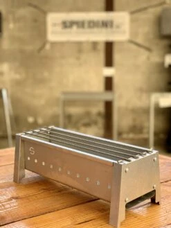 Spiedini Saté-bbq Bali 40 Mini - Kleine, Smalle Houtskoolbarbecue Met Horizontaal Rooster Voor Sate Of Andere Spiesjes - 40 Cm Lang, 11 Cm Breed, 14 Cm Hoog - Ideaal Voor Tuin- Of Open Haard, Of Balkon - Materiaal: Gealuminiseerd Ijzer 12 Spiedini Saté-bbq Bali 40 Mini - Kleine, Smalle Houtskoolbarbecue Met Horizontaal Rooster Voor Sate Of Andere Spiesjes - 40 Cm Lang, 11 Cm Breed, 14 Cm Hoog - Ideaal Voor Tuin- Of Open Haard, Of Balkon - Materiaal: Gealuminiseerd Ijzer -Woonwinkel 900x1200 23