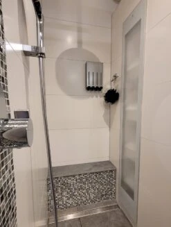 Aquathof, Zeepdispenser, RVS Kleur, 4 Kamer, 4 Reservoirs, 4x500ml, Hangend - Wandmontage -Woonwinkel 906x1200 4